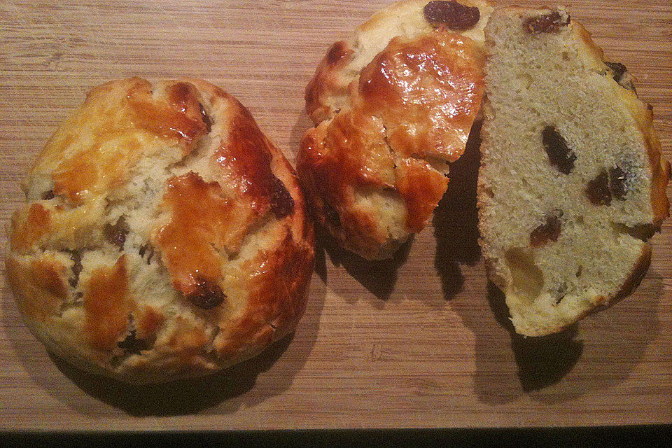 Quark-Rosinenbrötchen