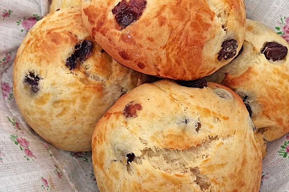 Quark-Rosinenbrötchen