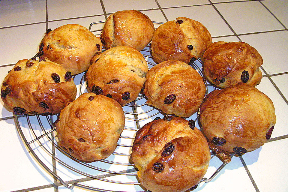 Quark-Rosinenbrötchen