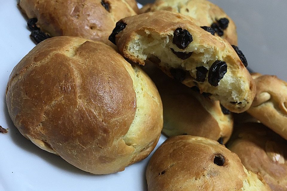 Quark-Rosinenbrötchen