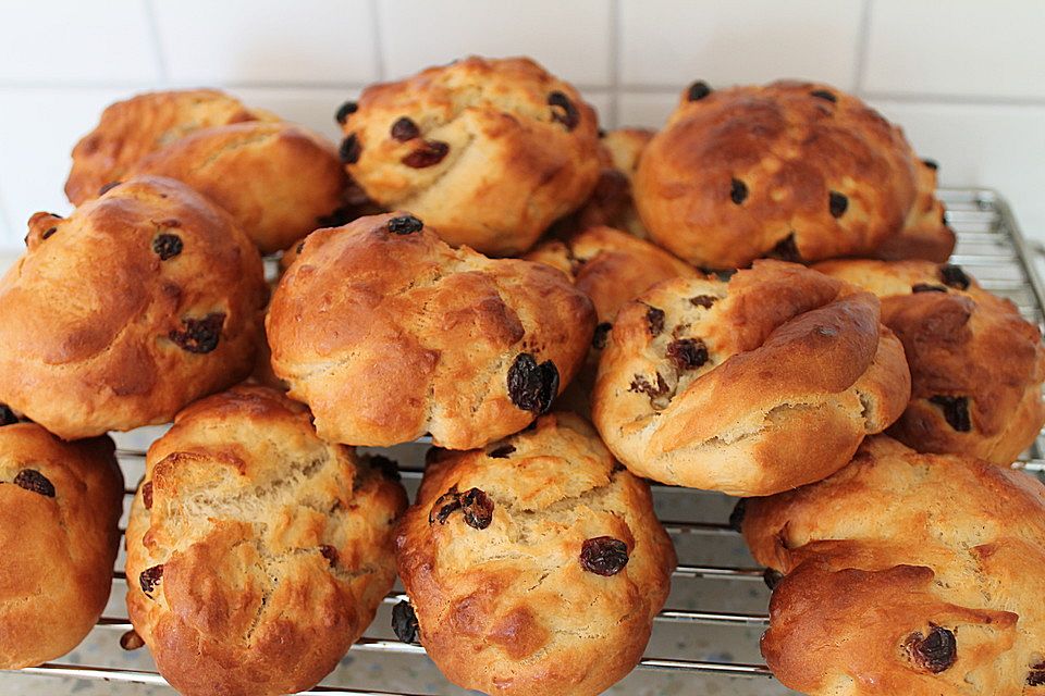 Quark-Rosinenbrötchen