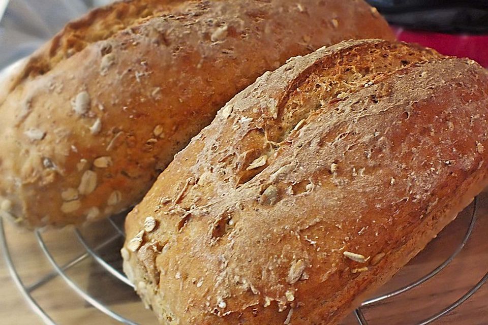 Gartenliebes kerniges Haferflockenbrot mit Sauerteig