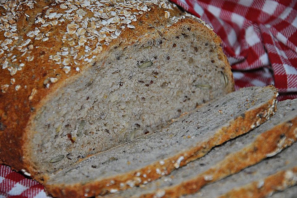 Gartenliebes kerniges Haferflockenbrot mit Sauerteig