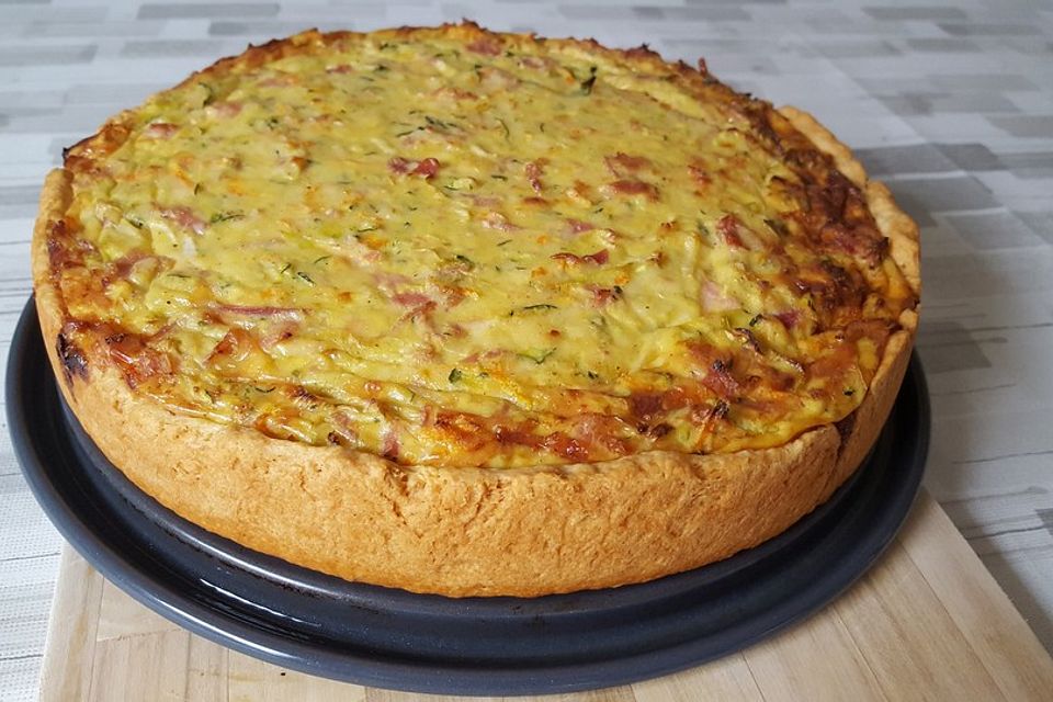 Quiche mit Schinken und Gemüse