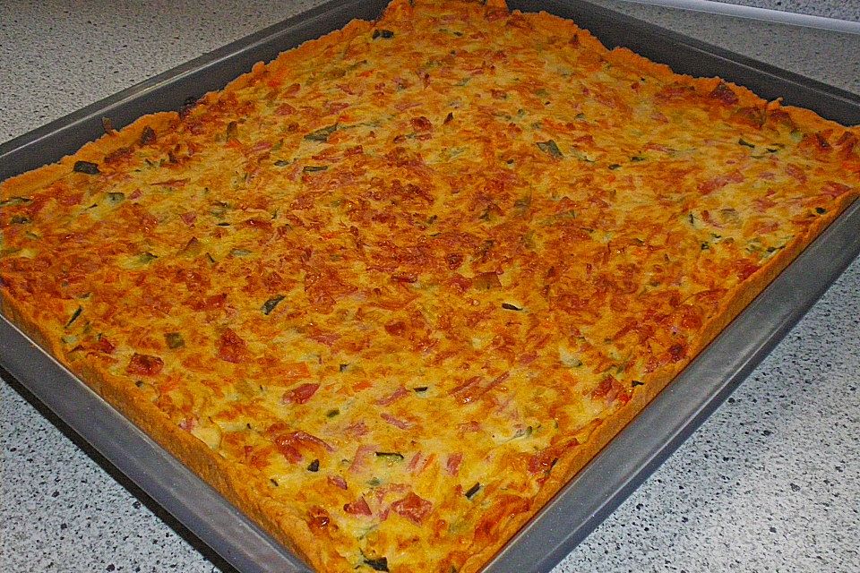 Quiche mit Schinken und Gemüse