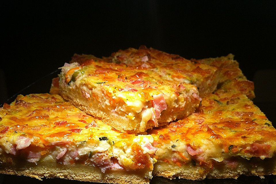 Quiche mit Schinken und Gemüse