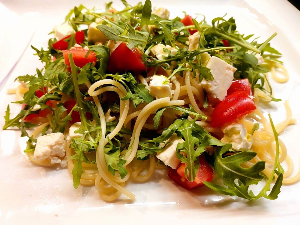 Rucola-Spaghetti Salat mit Tomaten und Schafskäse von Koelkast| Chefkoch