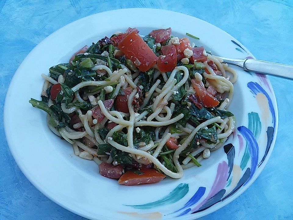 Rucola-Spaghetti Salat mit Tomaten und Schafskäse von Koelkast | Chefkoch