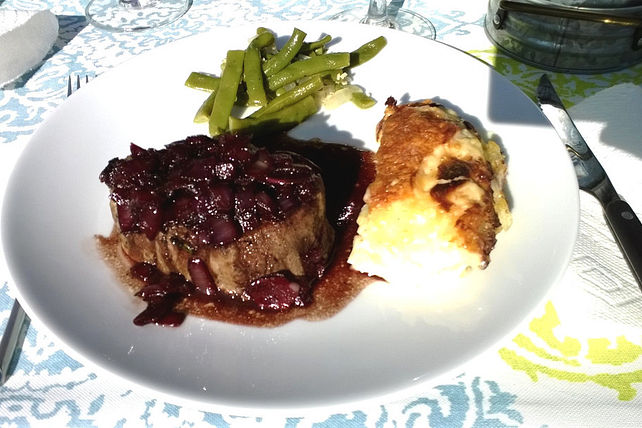 Filetsteak mit einer Zwiebel-Rotwein Soße von Robert_3| Chefkoch