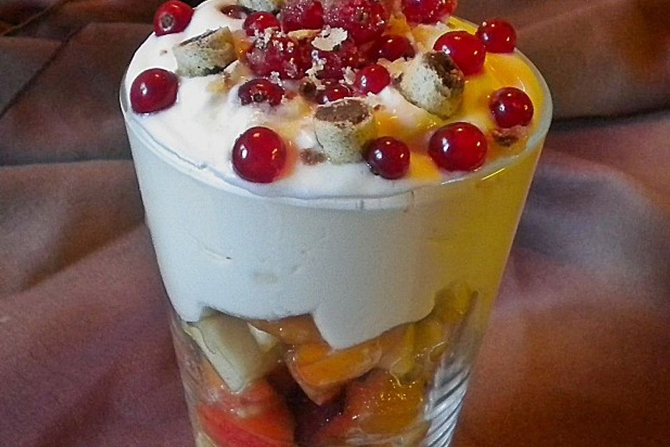 Obstsalat mit Eierlikörcreme