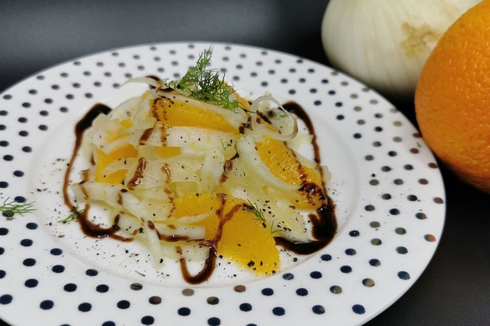 Fruchtig pikanter Fenchel-Orangensalat