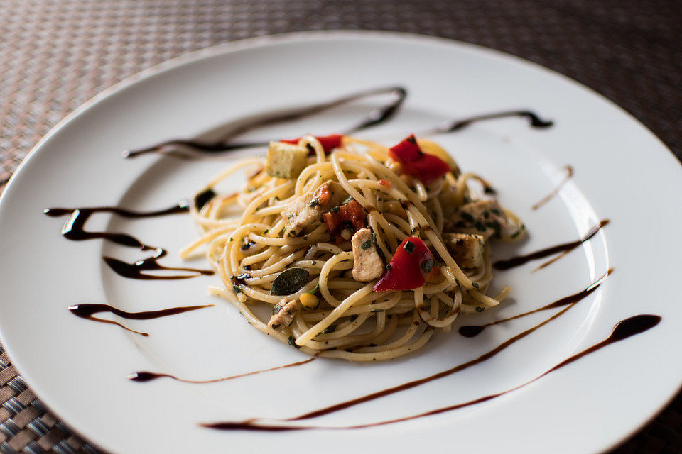 Spaghettisalat mit Senf-Balsamico-Dressing