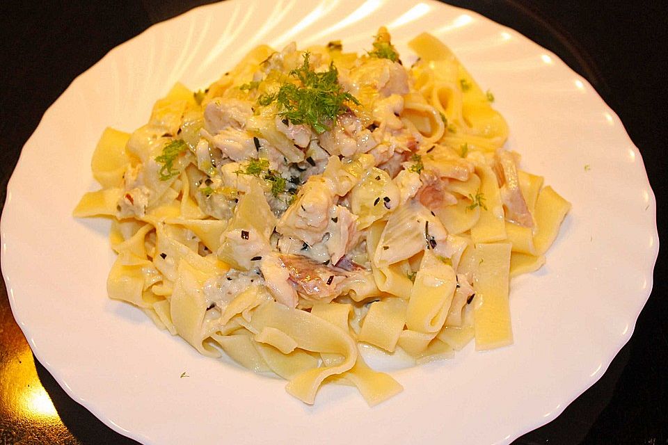 Pasta mit geräucherter Forelle und Fenchel