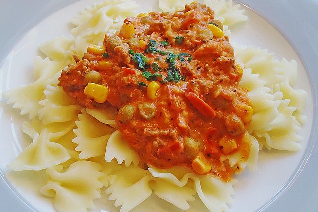 Pasta mit Tomaten-Hackfleisch-Gemüsesauce von Seraquael48| Chefkoch
