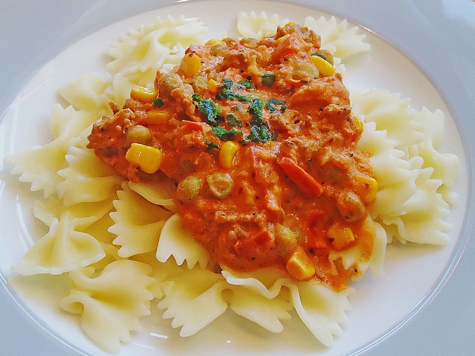 Pasta mit Tomaten-Hackfleisch-Gemüsesauce von Seraquael48| Chefkoch