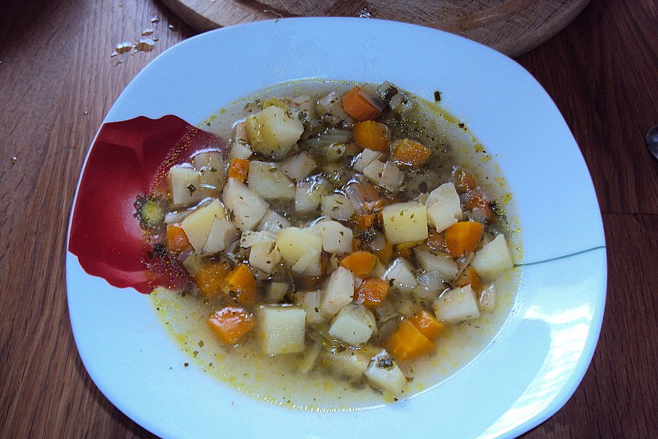 Sommerliche Gemüsesuppe