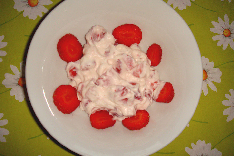 Joghurt-Quark Creme mit Erdbeeren