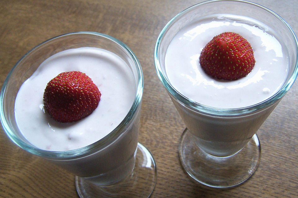 Joghurt-Quark Creme mit Erdbeeren