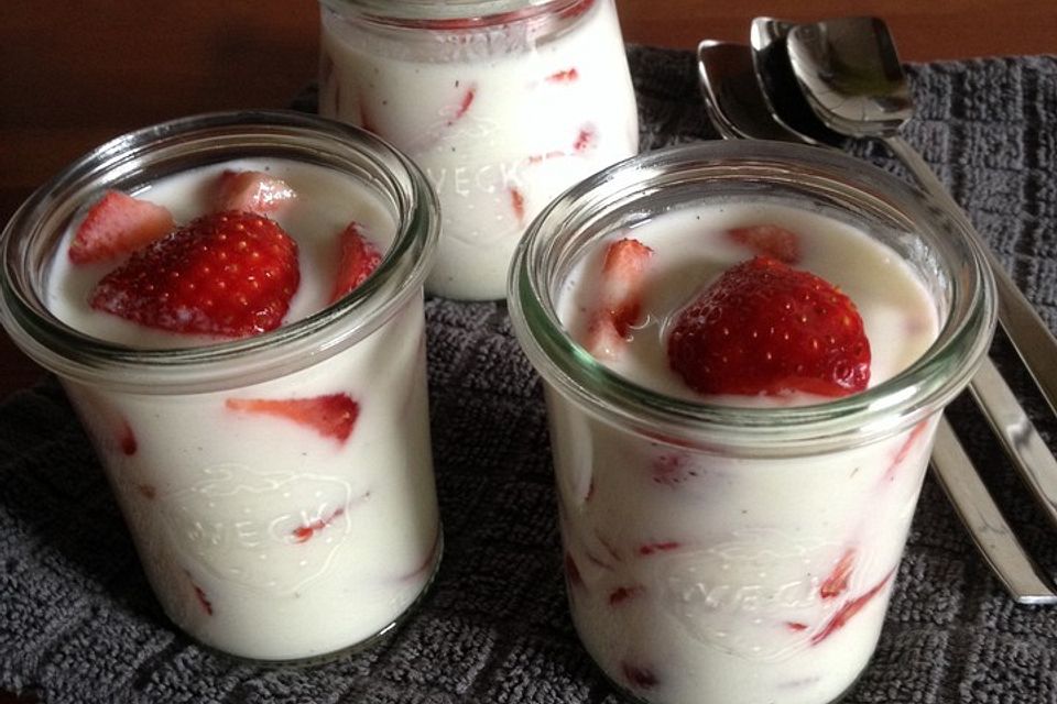 Joghurt-Quark Creme mit Erdbeeren