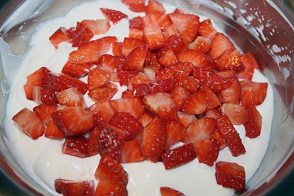 Joghurt-Quark Creme mit Erdbeeren