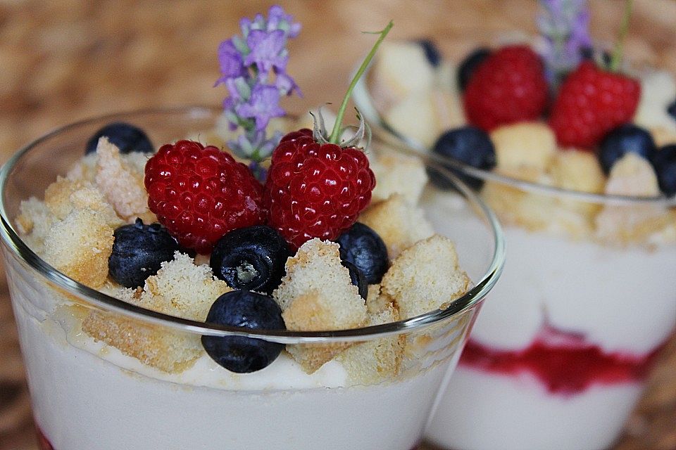 Joghurt-Quark Creme mit Erdbeeren