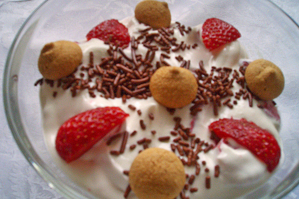 Joghurt-Quark Creme mit Erdbeeren