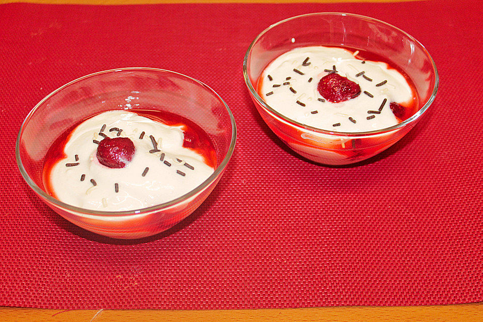 Joghurt-Quark Creme mit Erdbeeren