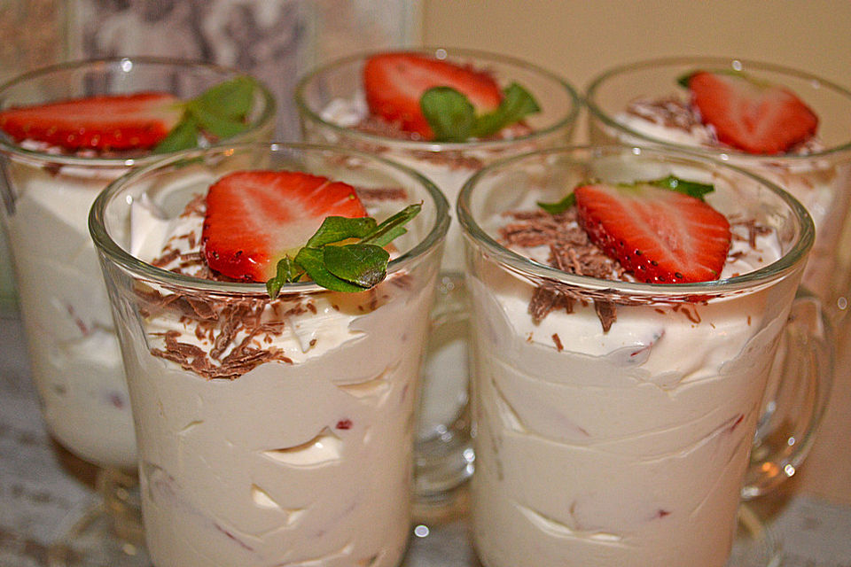 Joghurt-Quark Creme mit Erdbeeren