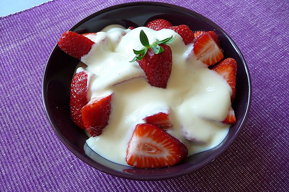 Joghurt-Quark Creme mit Erdbeeren