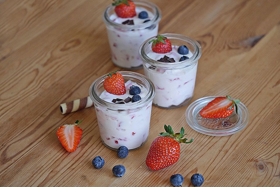 Joghurt-Quark Creme mit Erdbeeren