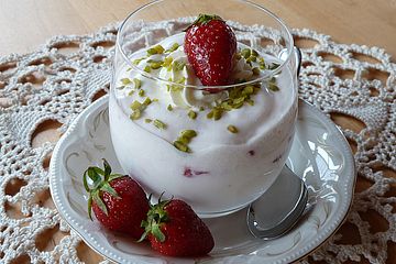 Joghurt-Quark Creme mit Erdbeeren