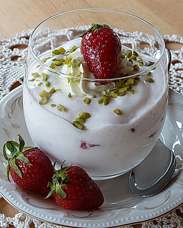 Joghurt-Quark Creme mit Erdbeeren