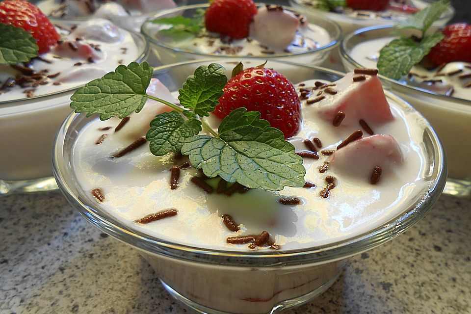 Joghurt-Quark Creme mit Erdbeeren