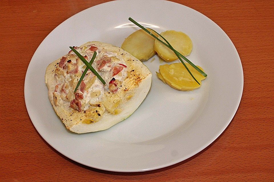 Zucchini mit Tomaten-Frischkäse Fülle