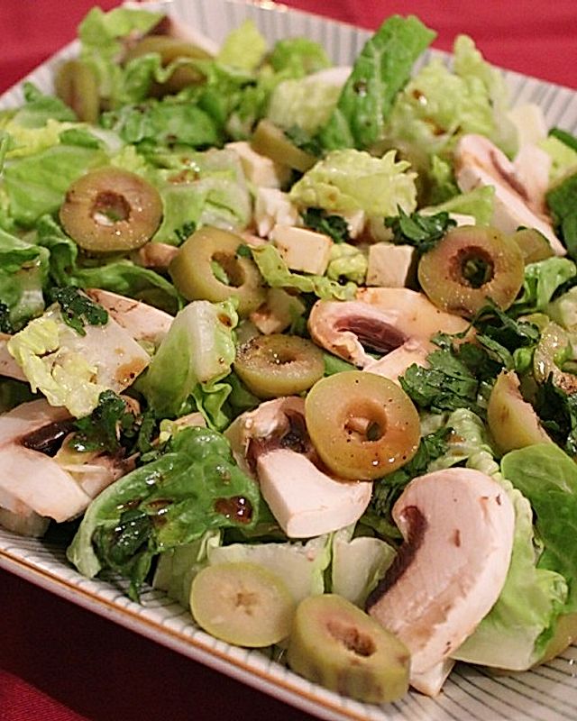 Grüner Salat mit Feta und Pilzen