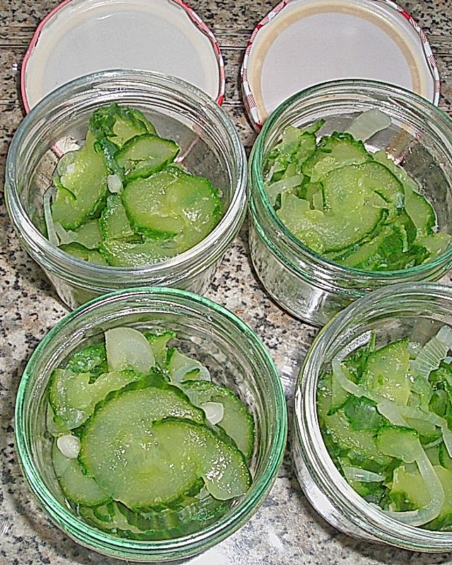 Eingelegte Salatgurke