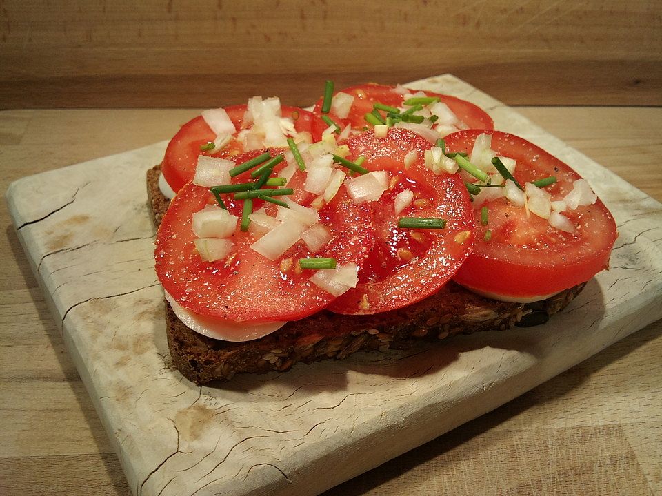 Brot Mit Tomaten Und Zwiebeln