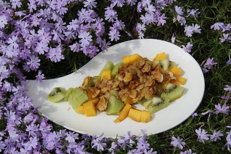 ma-jas Kiwi-Mango-Salat mit Krokant