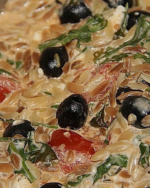 Kritharaki Nudeln mit geschmolzenen Kirschtomaten und Oliven