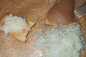 Hasenohren mit Sauerkraut