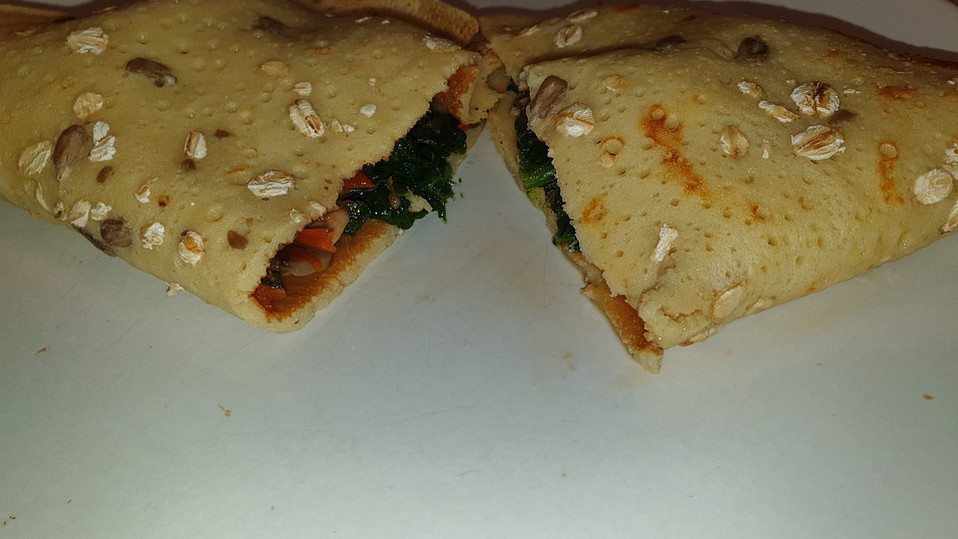 Vegetarischer Pfannkuchen mit Spinat-Champignon-Füllung von Toxicsin