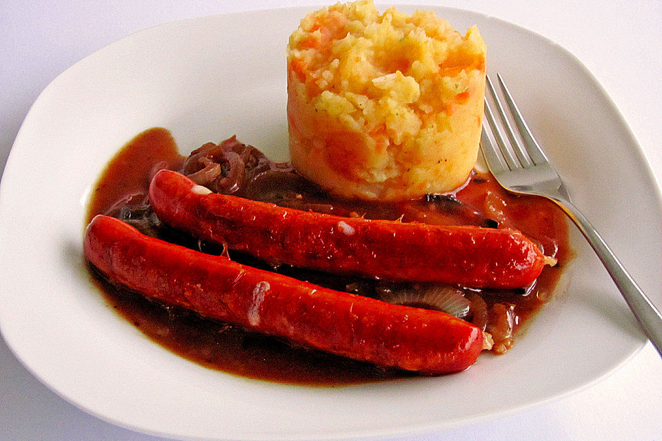 Bratwurst mit Biersoße Bratwurst mit Biersoße