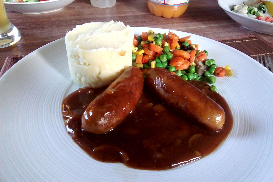 Bratwurst mit Biersoße Bratwurst mit Biersoße