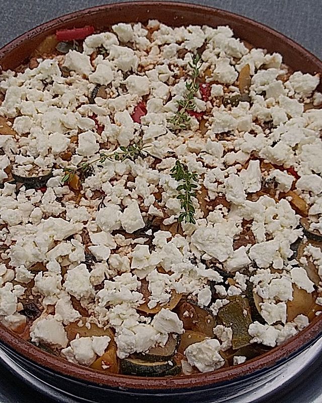 Zucchinipfanne mit Feta überbacken