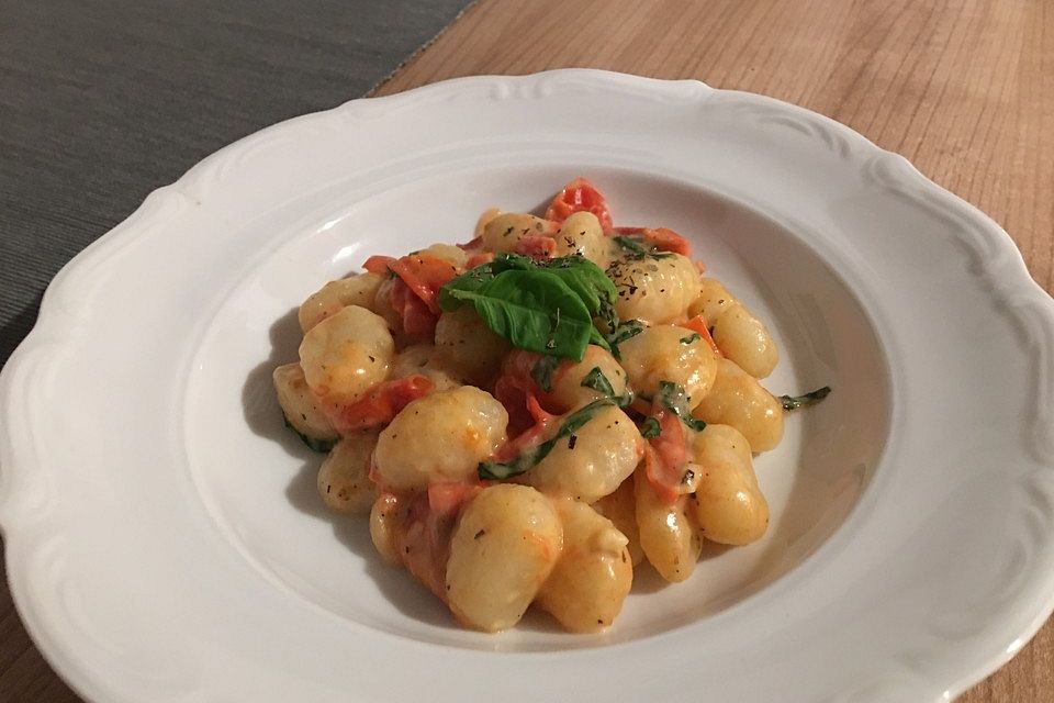 Gnocchi mit Tomaten und Mozzarella