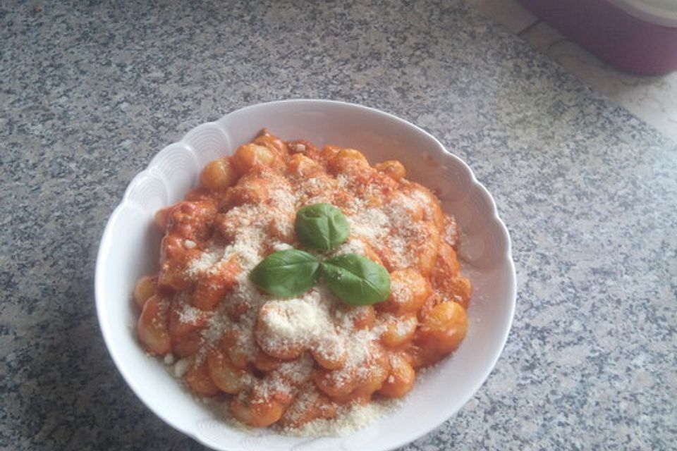 Gnocchi mit Tomaten und Mozzarella