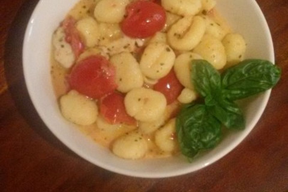 Gnocchi mit Tomaten und Mozzarella