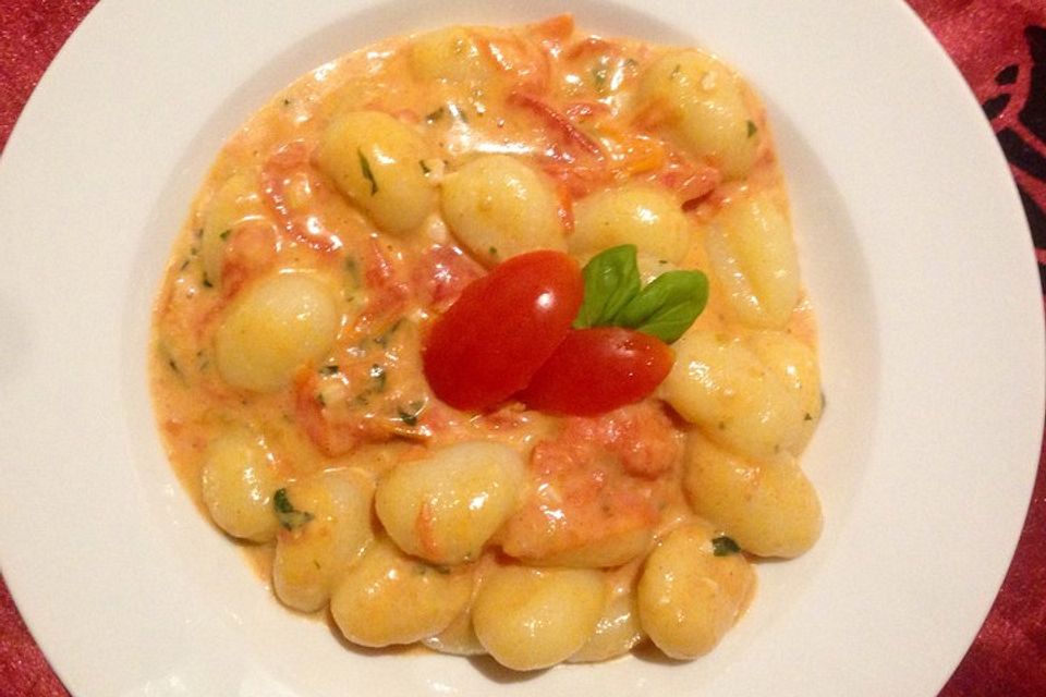 Gnocchi mit Tomaten und Mozzarella