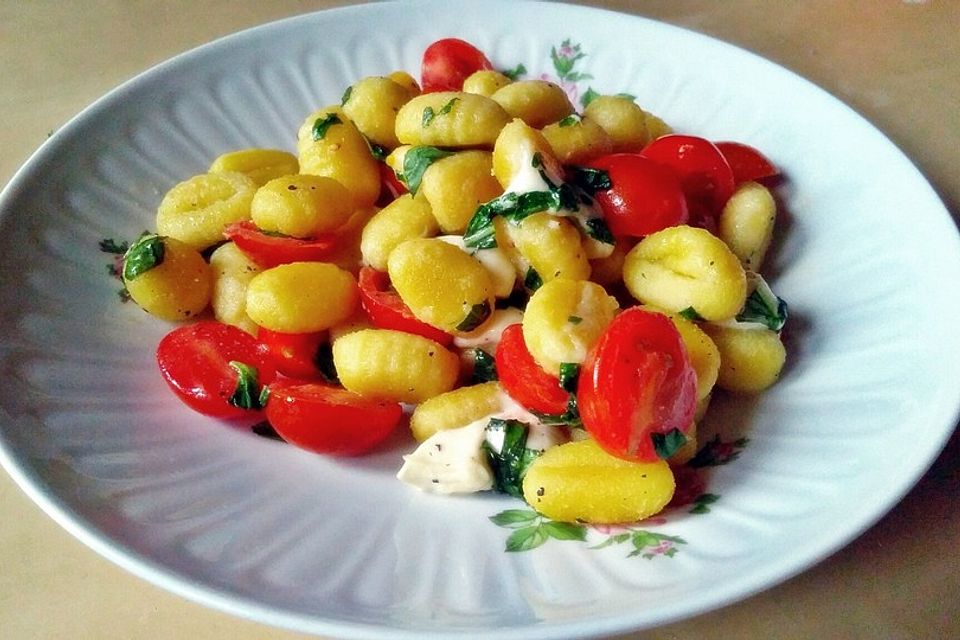 Gnocchi mit Tomaten und Mozzarella