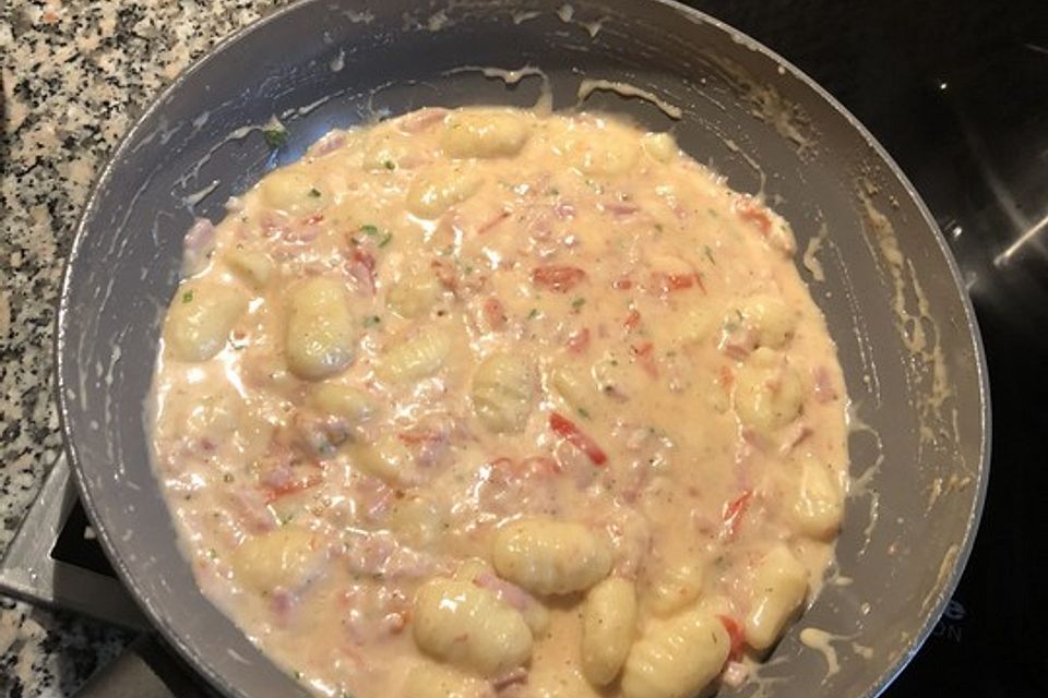 Gnocchi mit Tomaten und Mozzarella